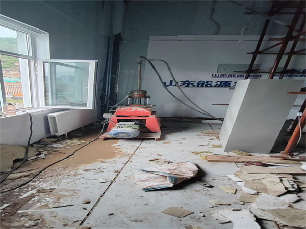 西区地基基础下沉墙体裂缝加固注浆顶升施工